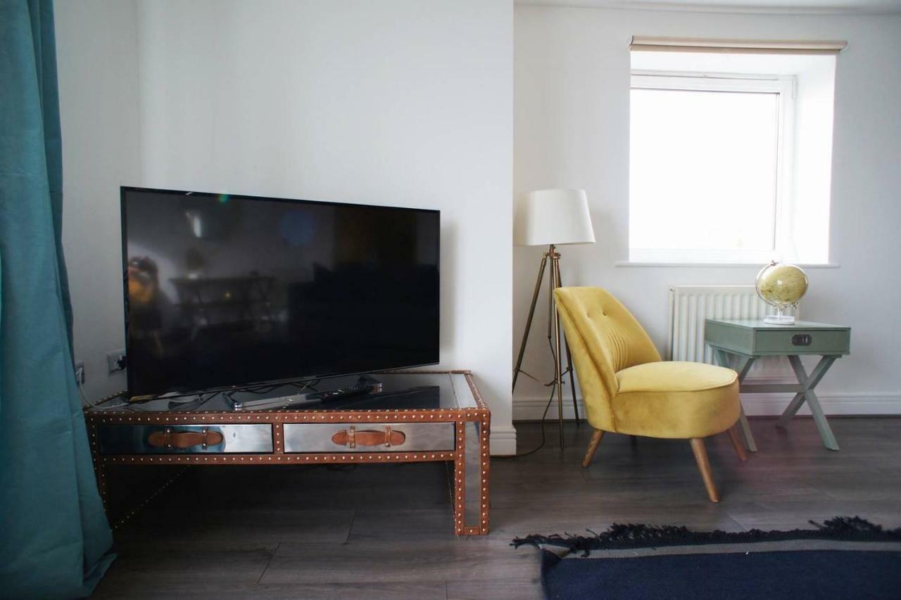Thames View Apartment London