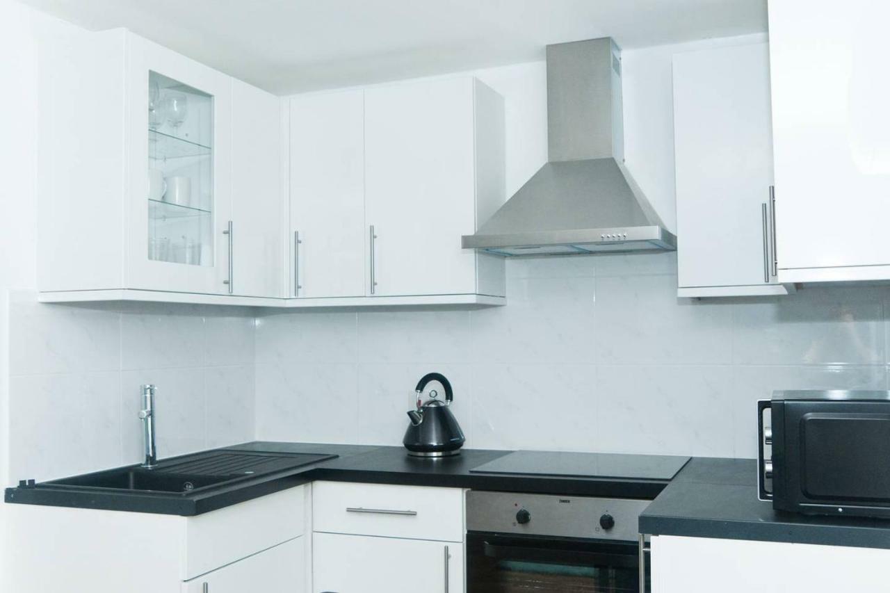 Modern In Trendy Dalston Apartment London