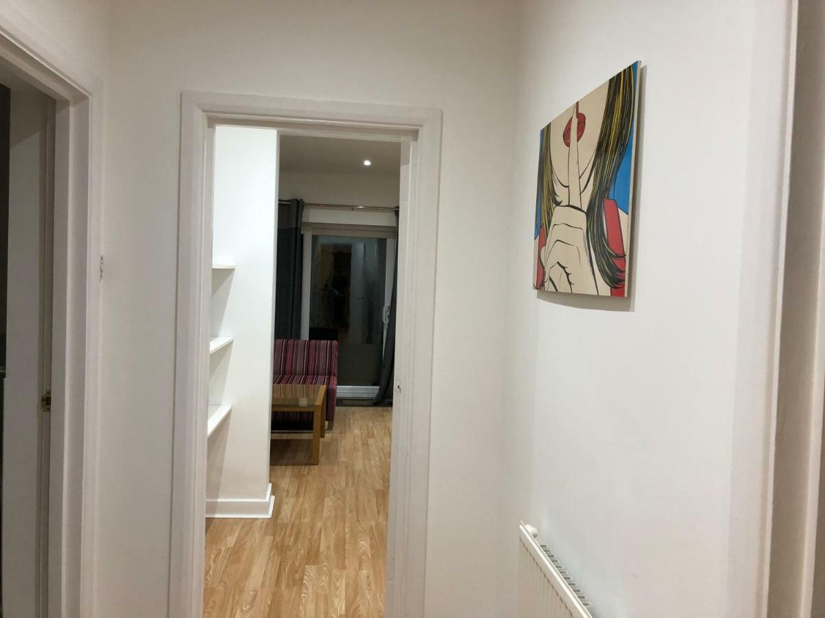 Walm Lane Apartment *