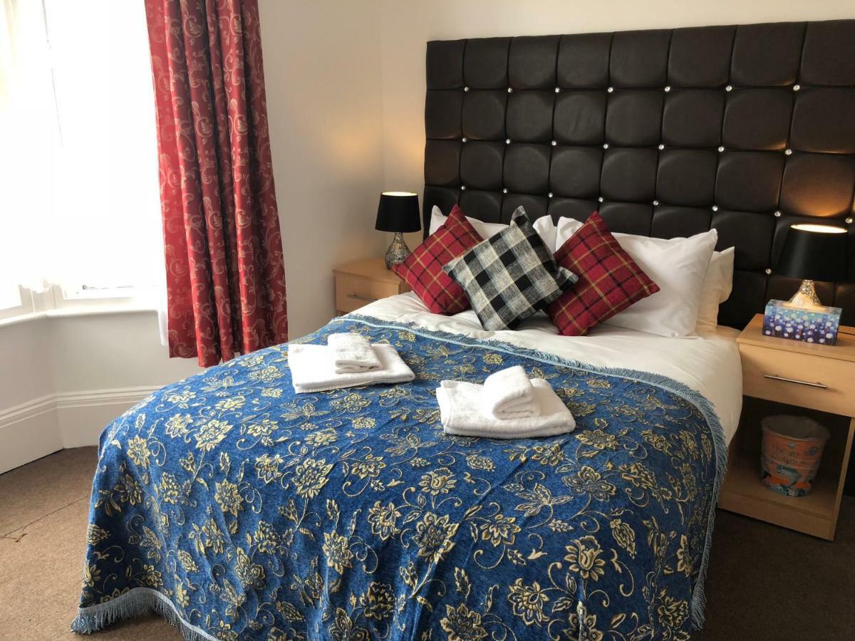 Islington Apartment *