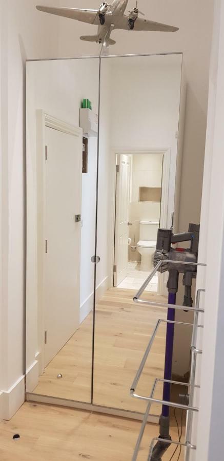 Luxury One Bed Next To Hyde Park Londen
