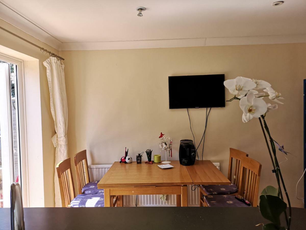 Close To Wimbledon Tennis * London