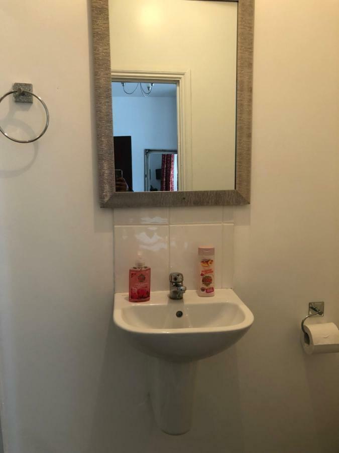 Islington Apartment *
