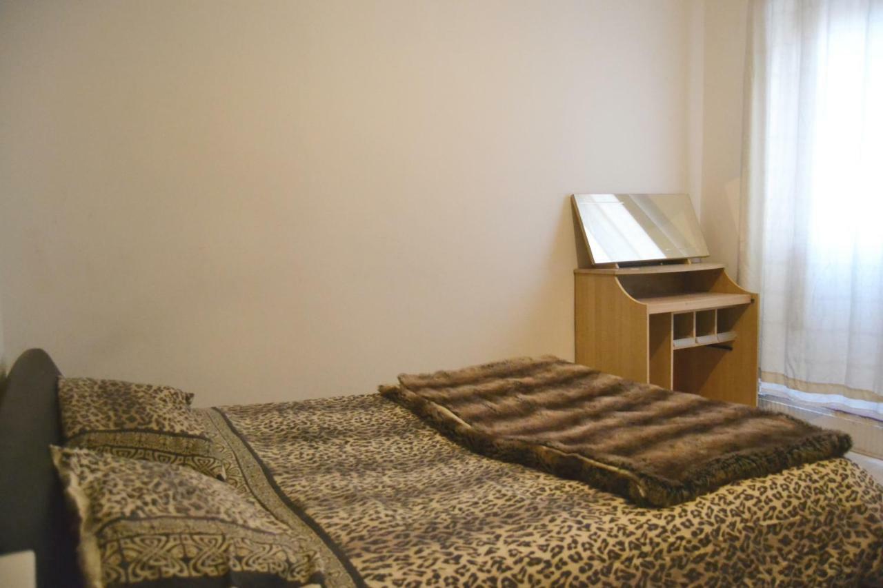 Superb Double Bedroom Privatunterkunft