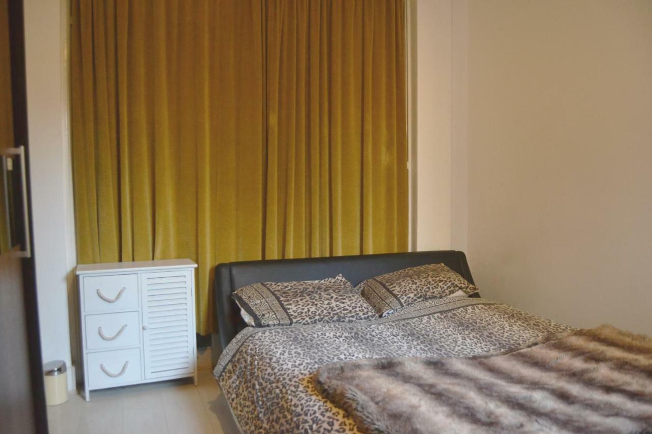 Superb Double Bedroom Privatunterkunft