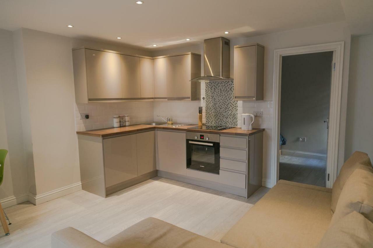 Modern Basement Flat With Garden Apartment *