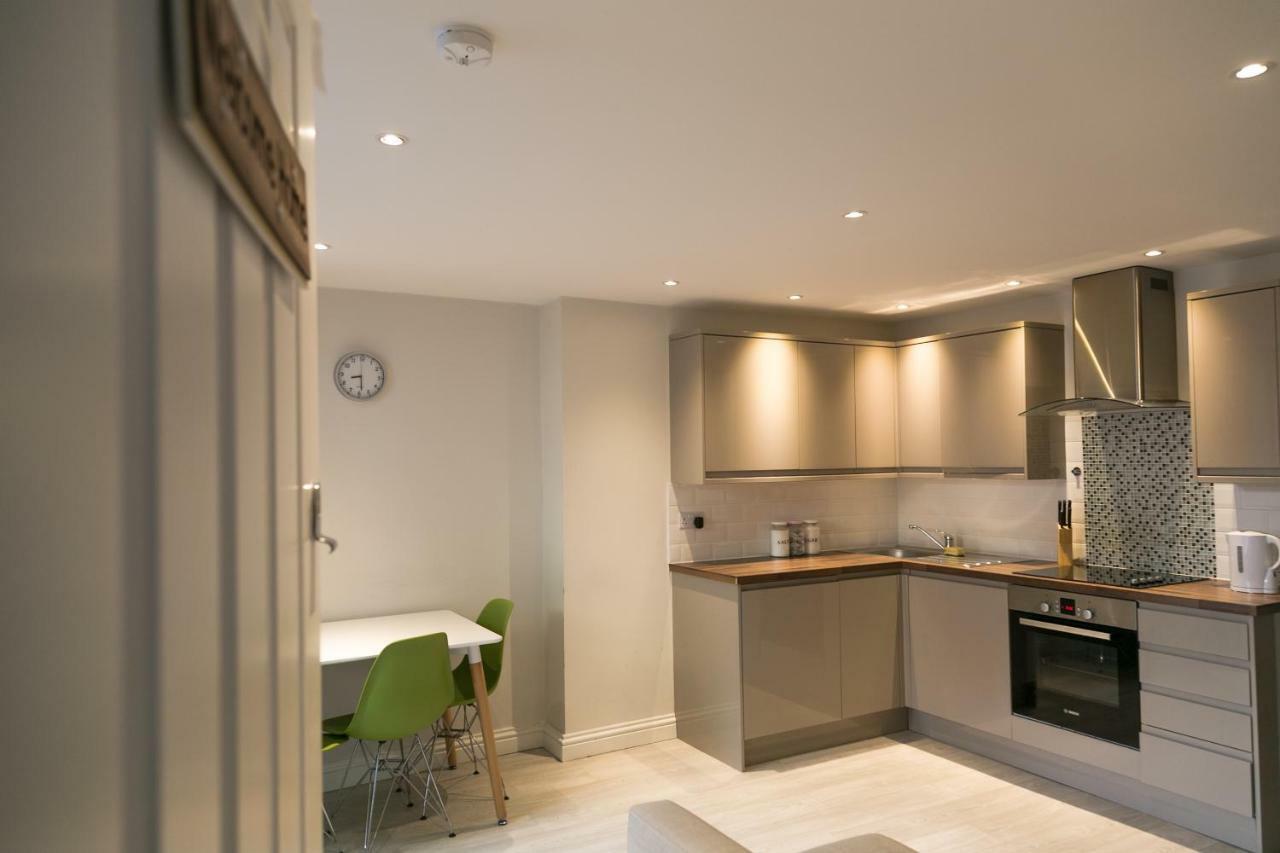Apartment Modern Basement Flat With Garden