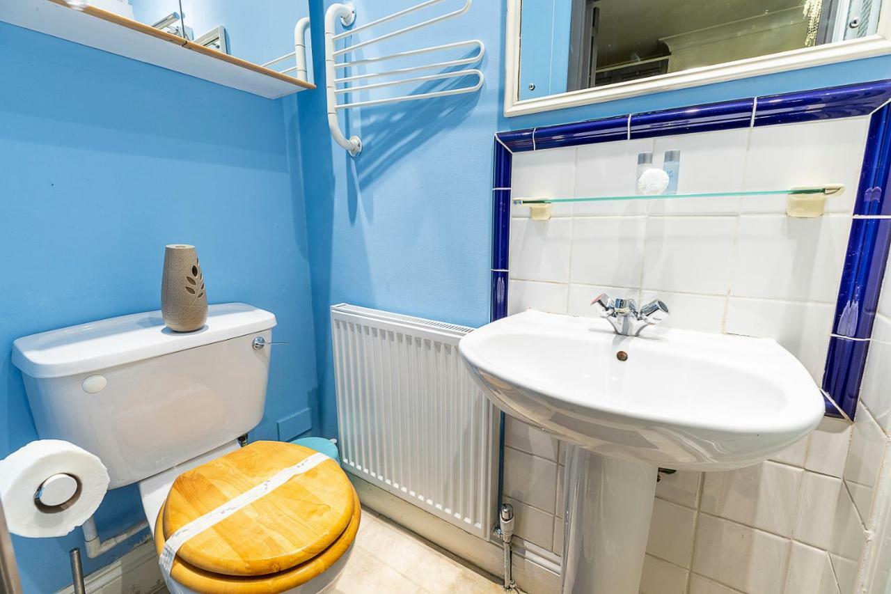 Highbury & Islington Apartment *