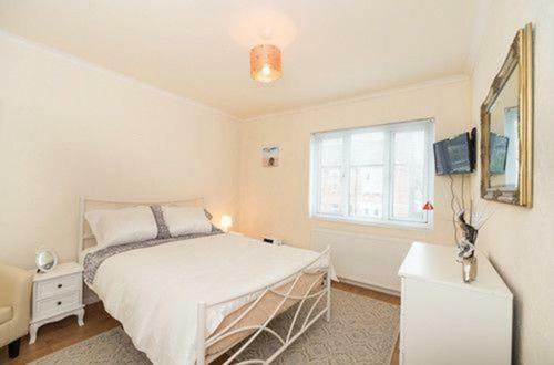 Tdm Bachelot Lettings Ltd Gasthuis Londen