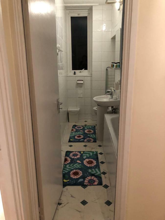 Appartement Splendid 2 Bedroom In Shepherd's Bush Londen