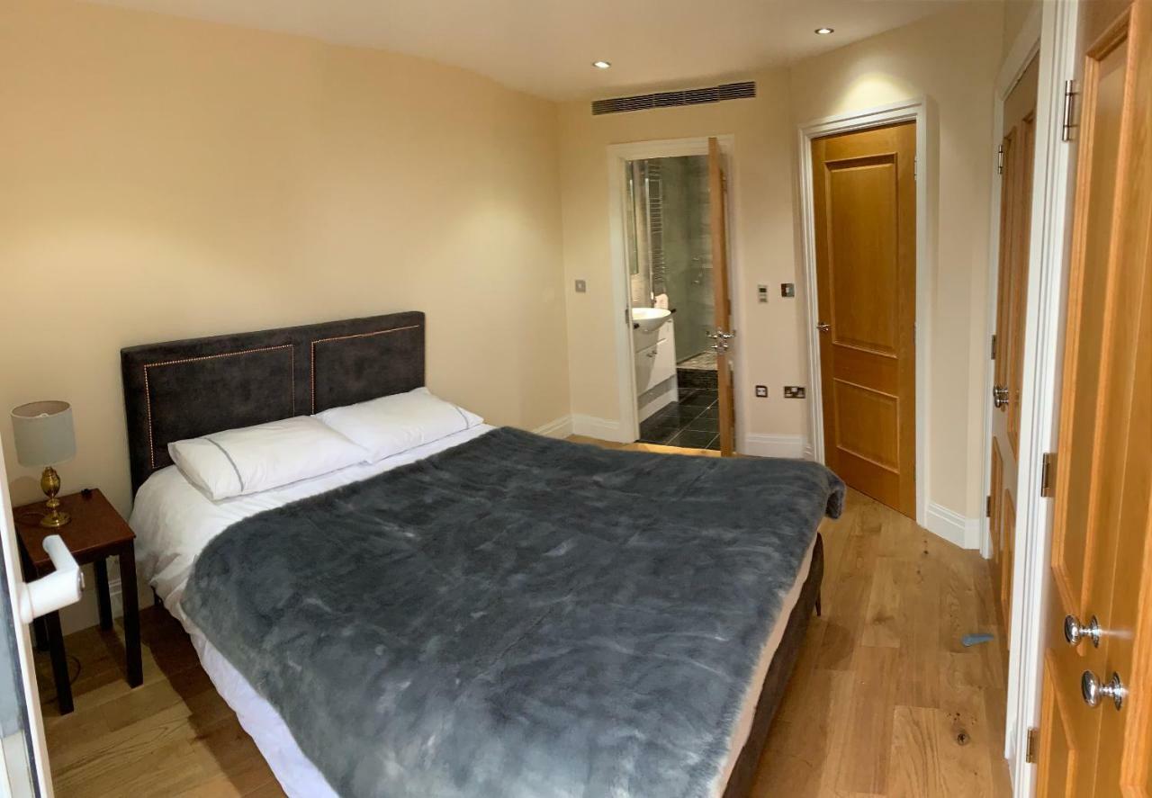 Thames View Apartment, Imperial Wharf * Londen