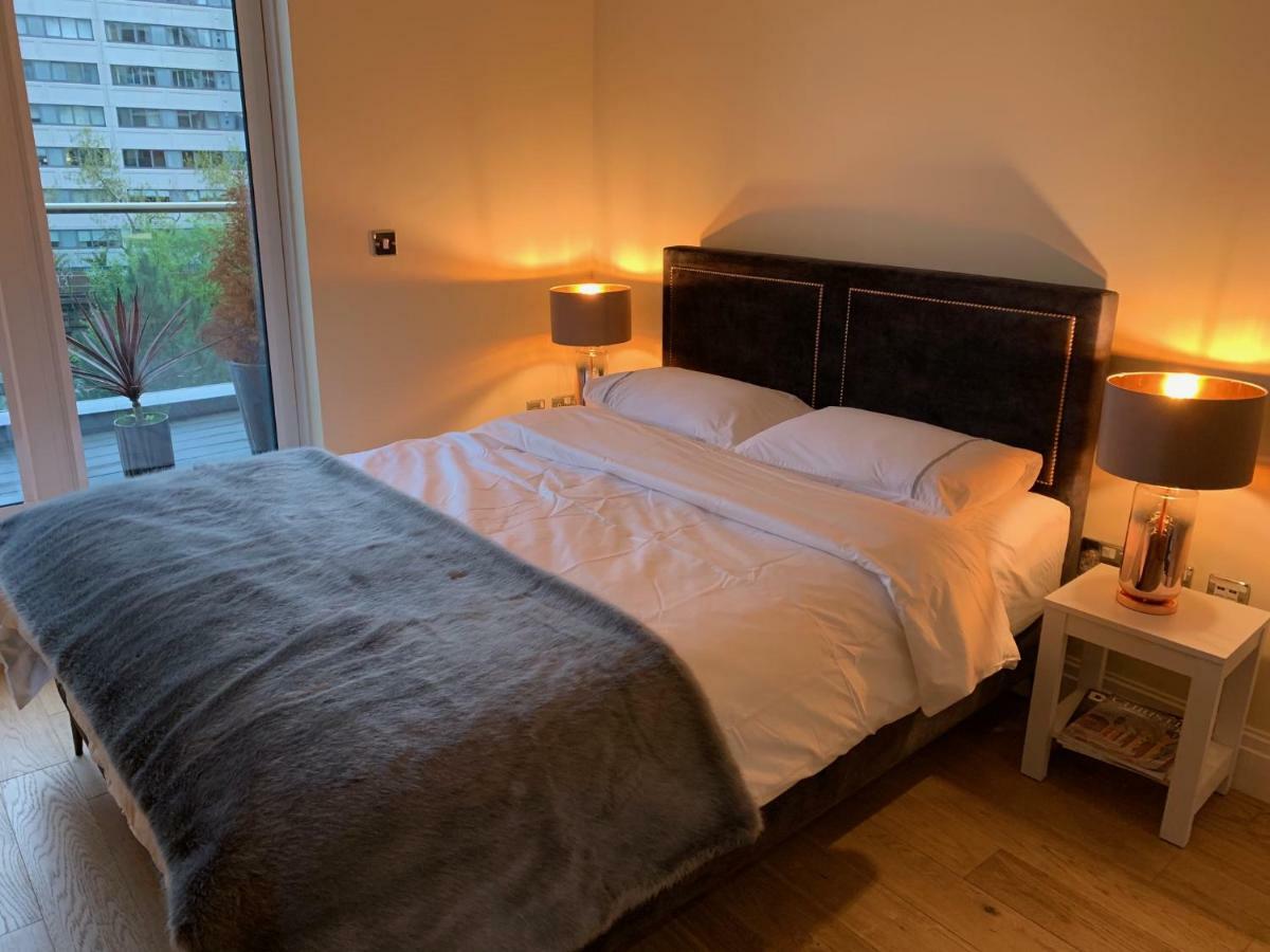 Thames View Apartment, Imperial Wharf Londen