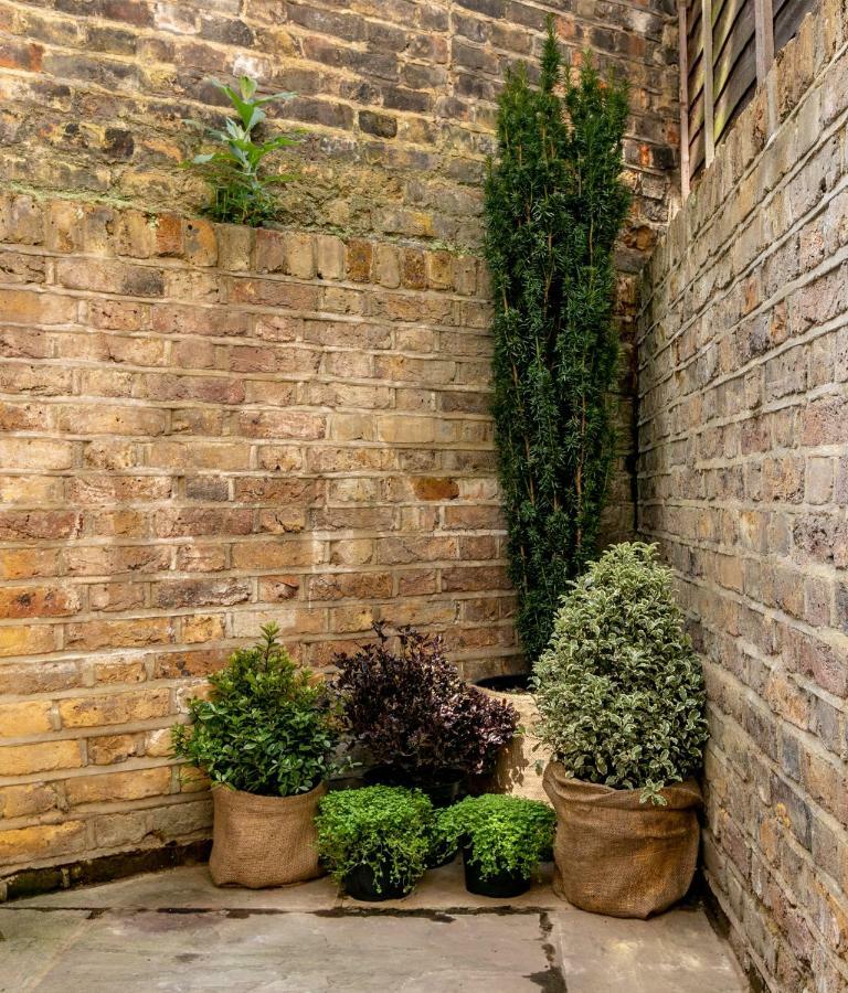 Apartment With Private Patio, And Park Across The Road (adults Only) London