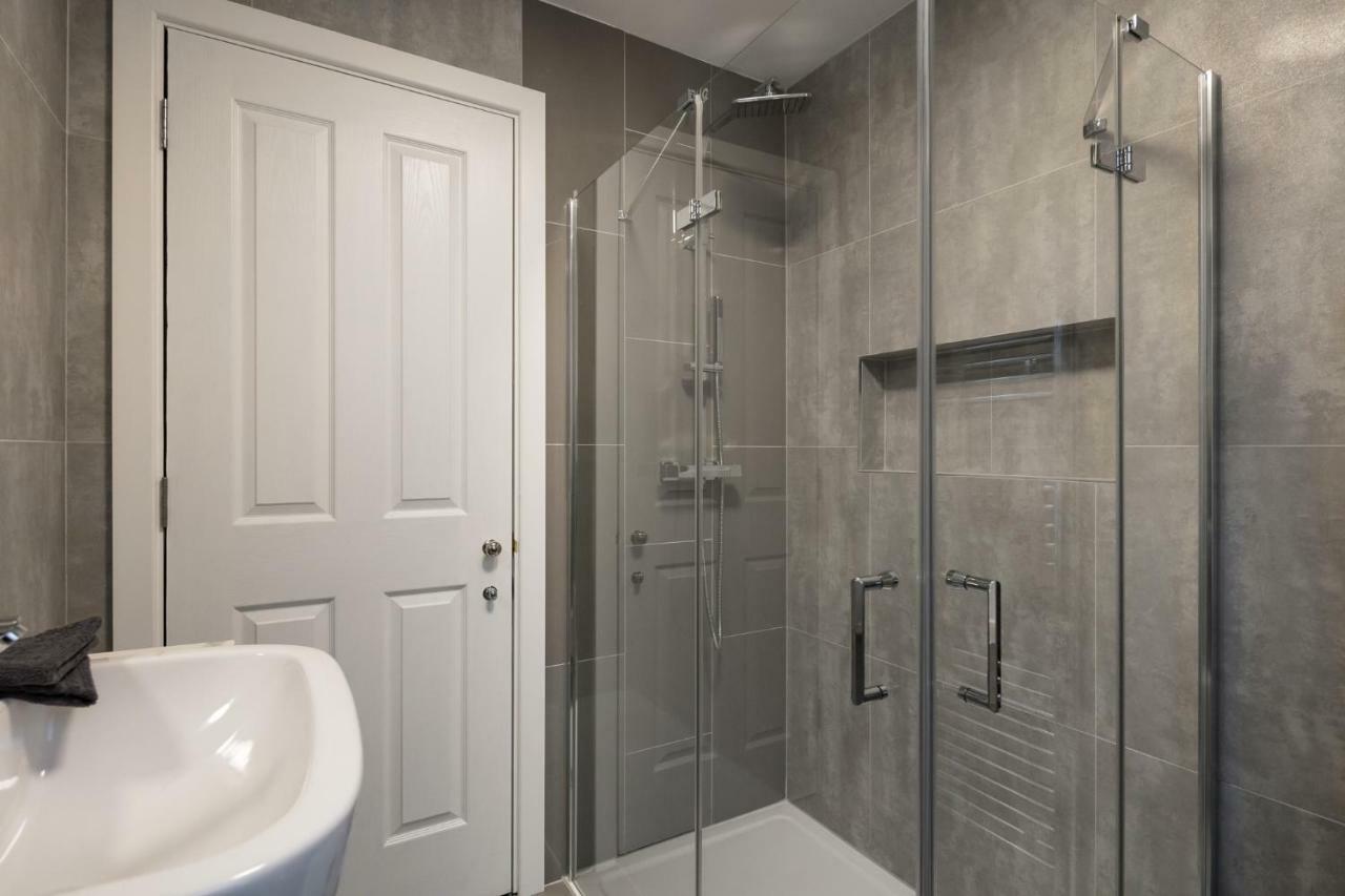 Courcy Road - 7 Bedroom - Sleeps Up To 22 Londen