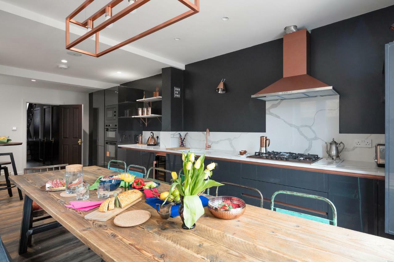 Courcy Road - 7 Bedroom - Sleeps Up To 22 Appartement
