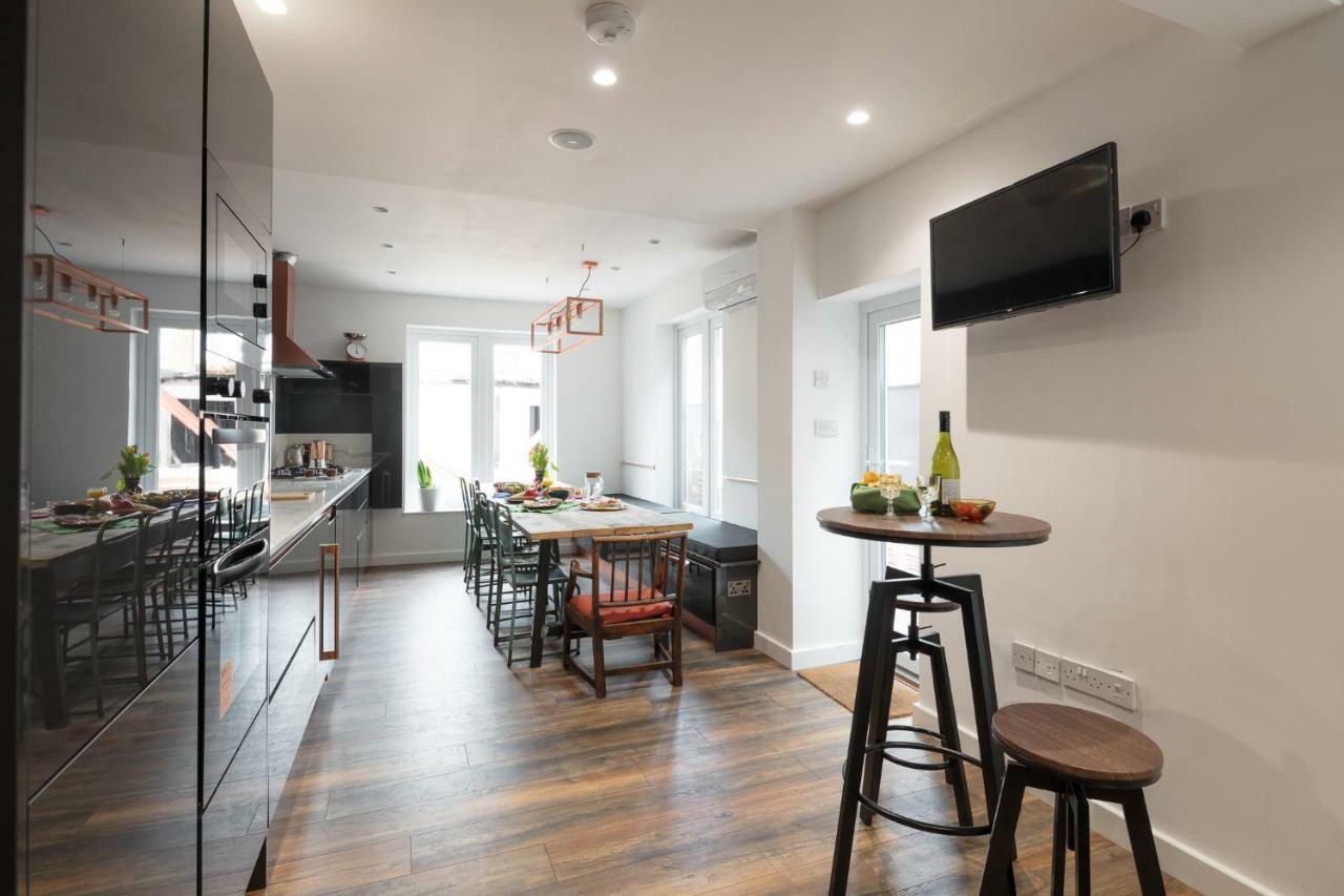 Appartement Courcy Road - 7 Bedroom - Sleeps Up To 22 Londen