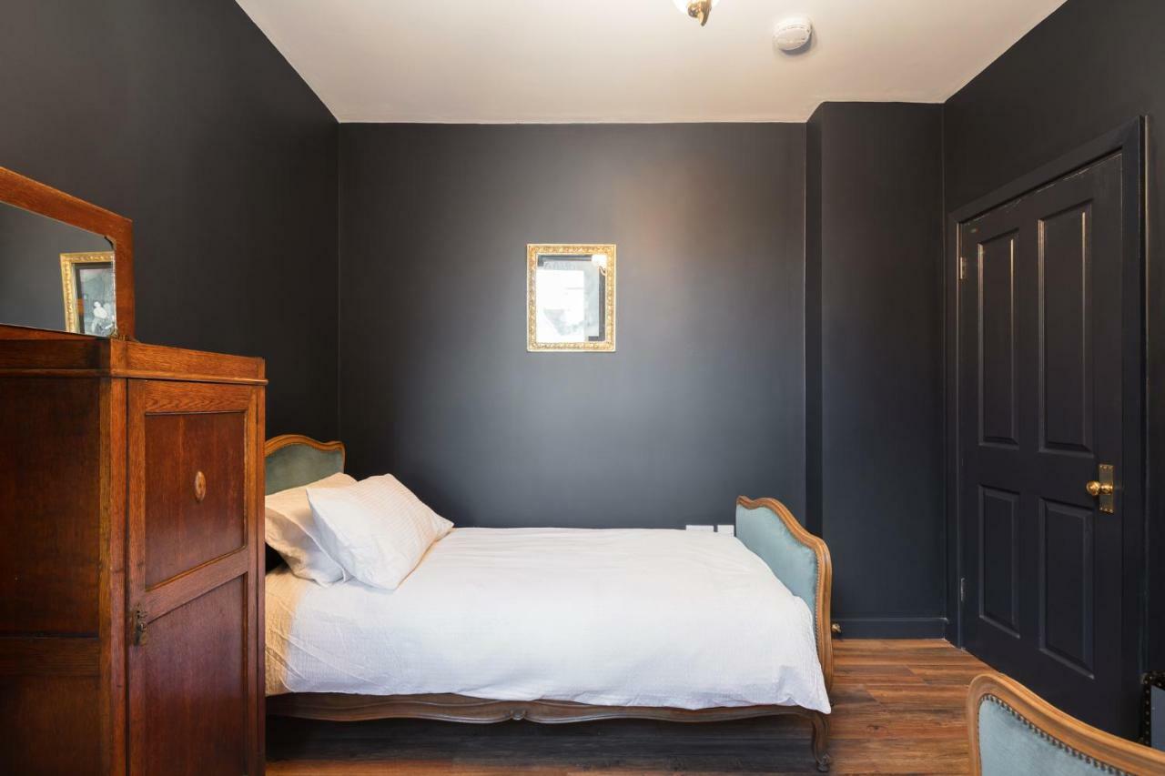 Courcy Road - 7 Bedroom - Sleeps Up To 22 * Londen