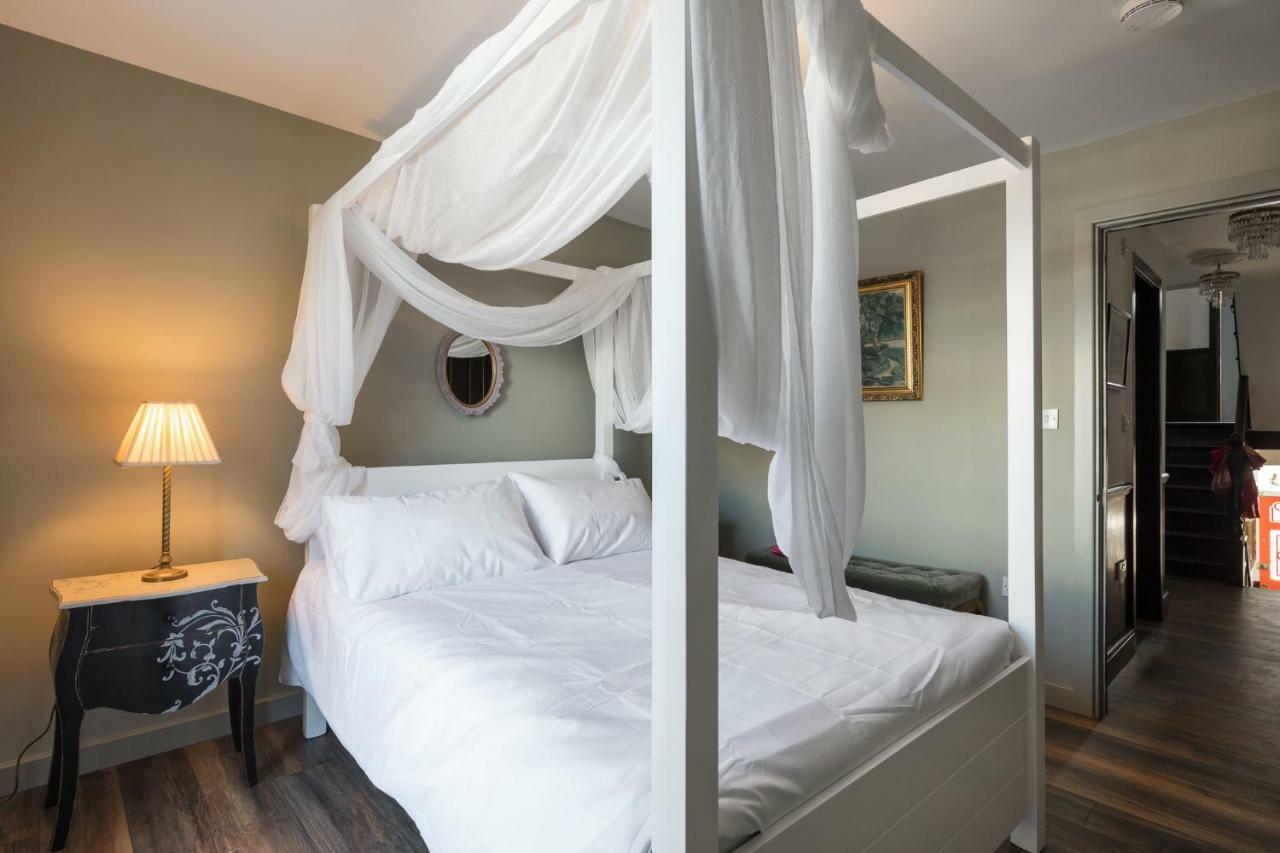 Courcy Road - 7 Bedroom - Sleeps Up To 22 Appartement