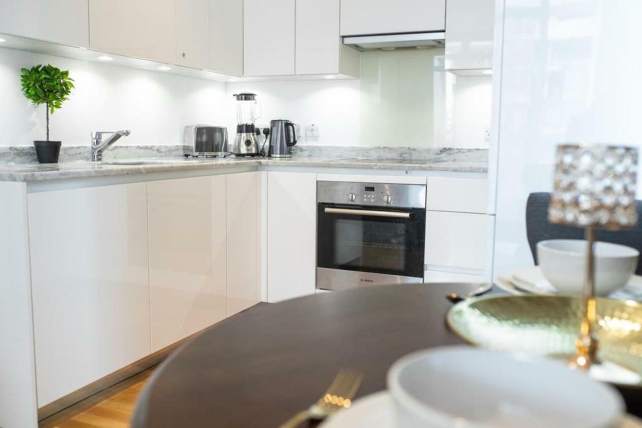 Top Floor Luxury And Spacious 2 Bedroom In Stratford London