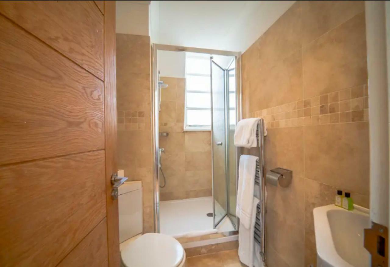 14 Bouverie Place * Londen