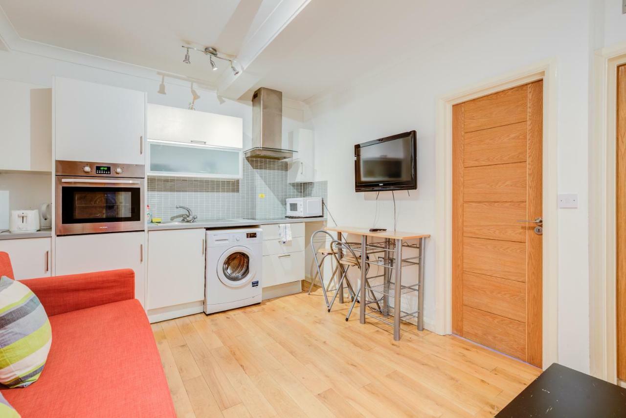 14 Bouverie Place * Londen