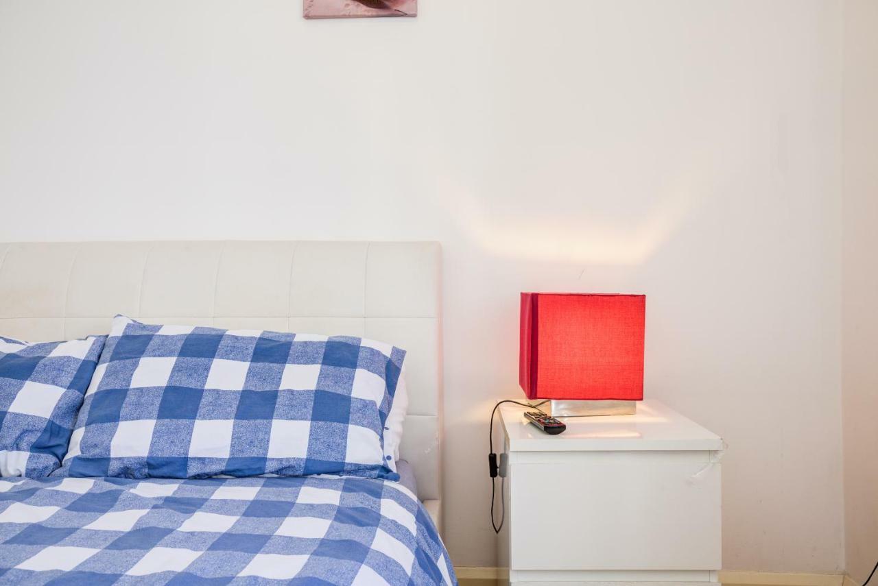 Apartment 14 Bouverie Place *