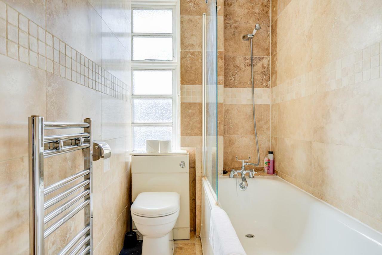14 Bouverie Place * Londen