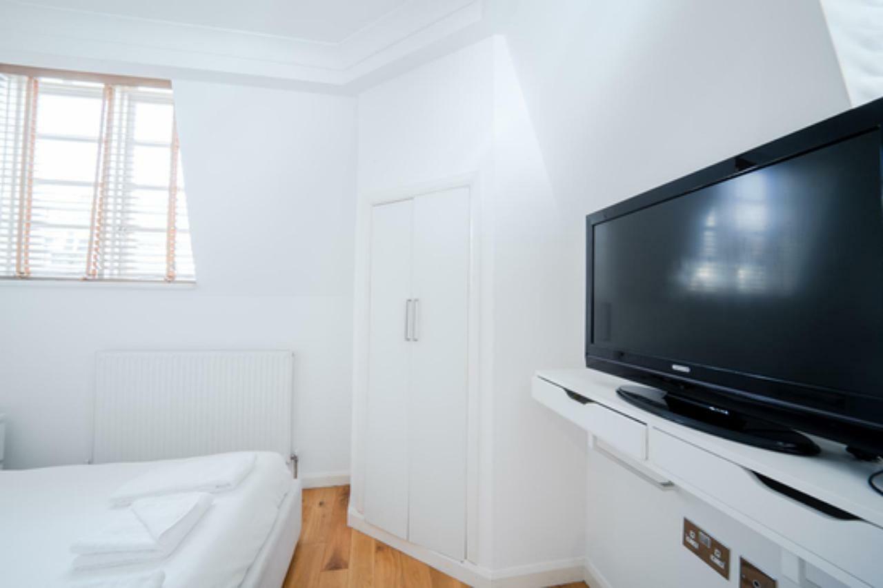 14 Bouverie Place * Londen