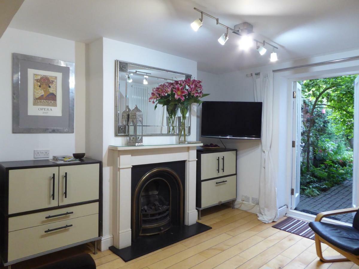 Apartment 13 Wilton Square *