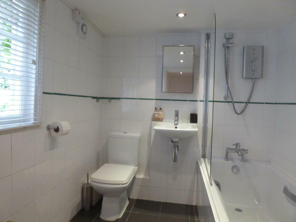 13 Wilton Square Apartment *