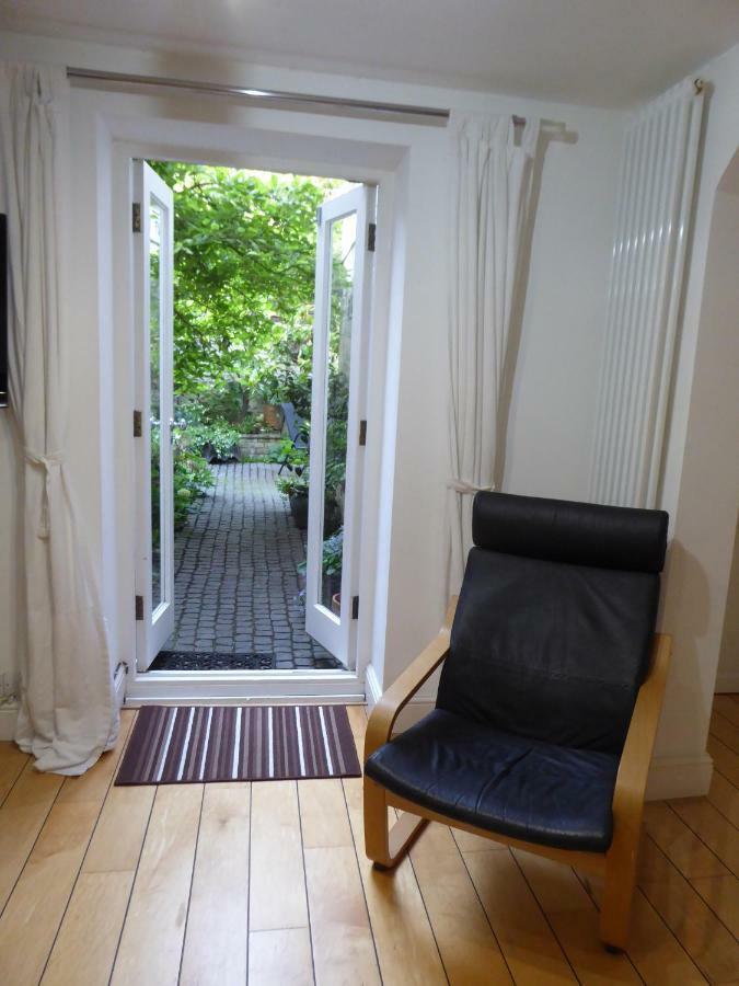 13 Wilton Square Apartment *