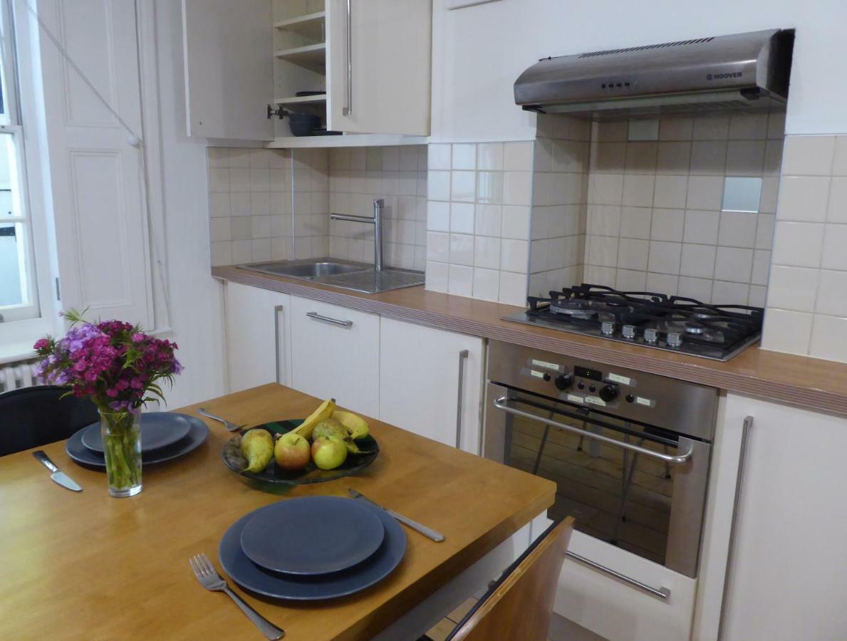 13 Wilton Square Apartment *