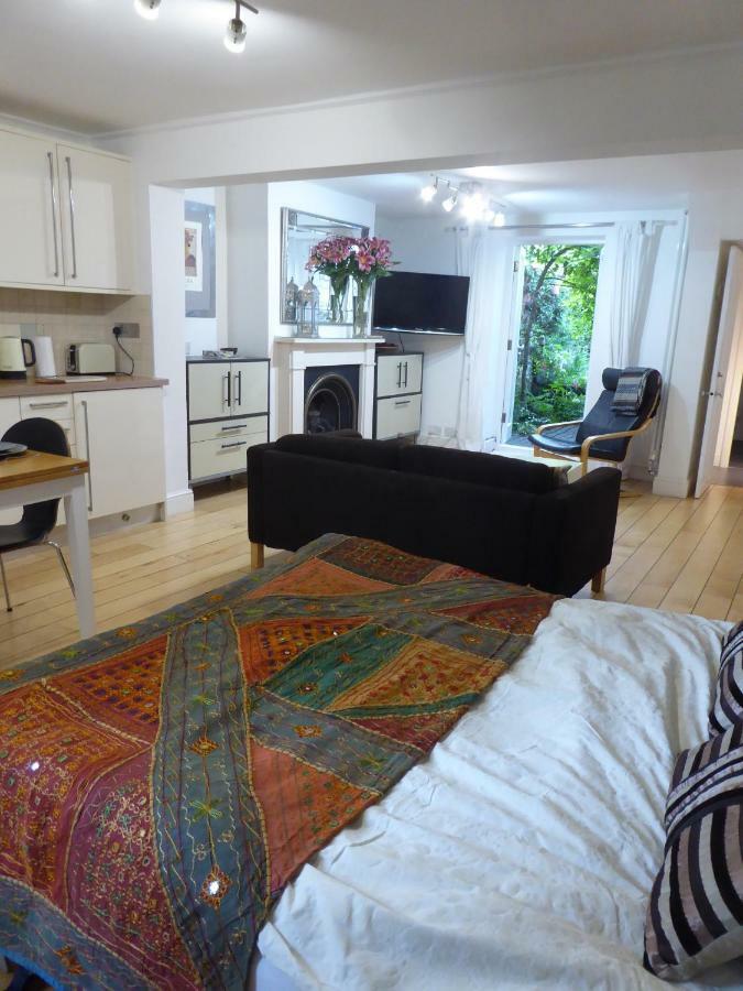 13 Wilton Square Apartment *