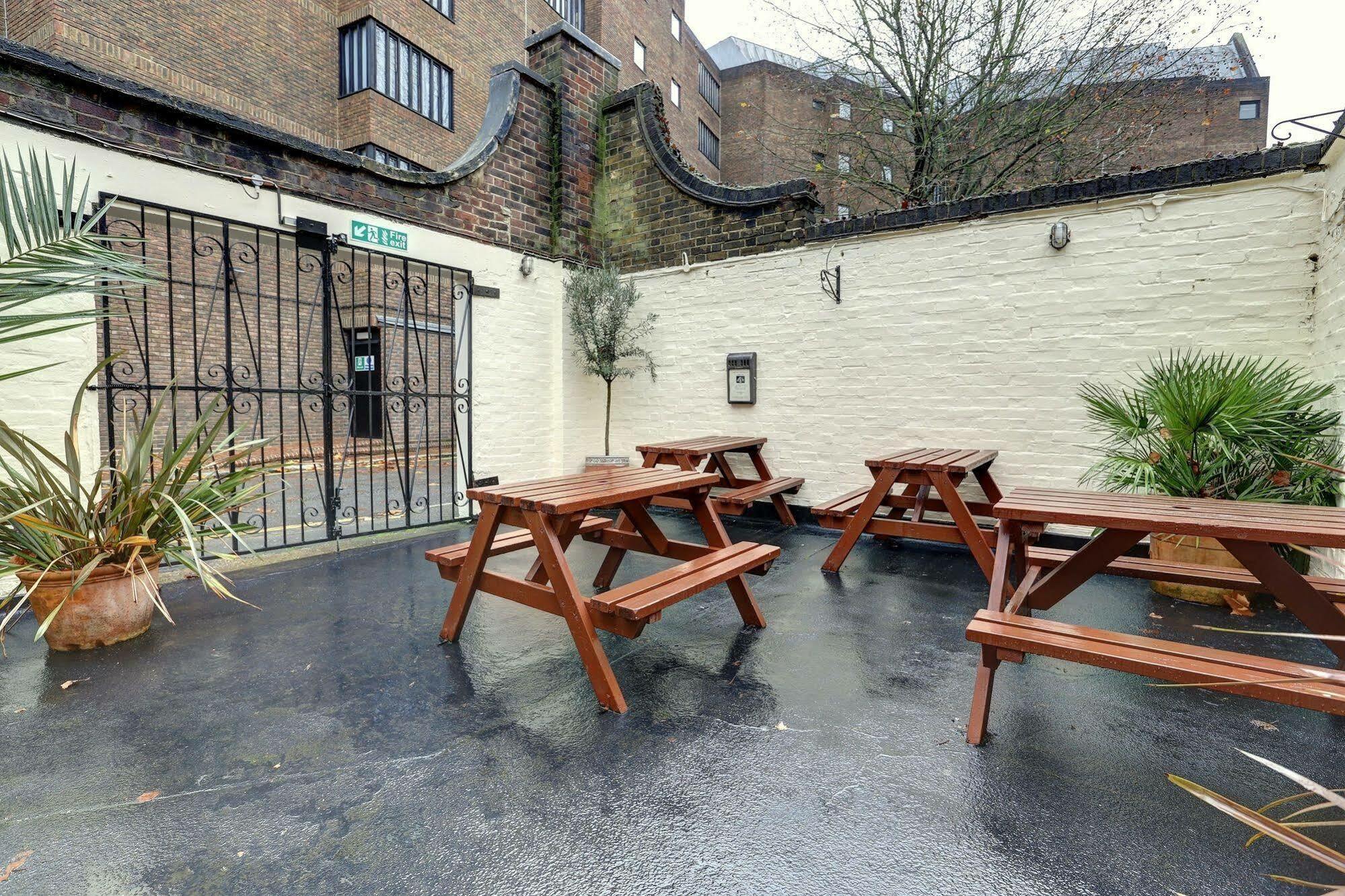 Publove @ The Steam Engine,waterloo Hostel *