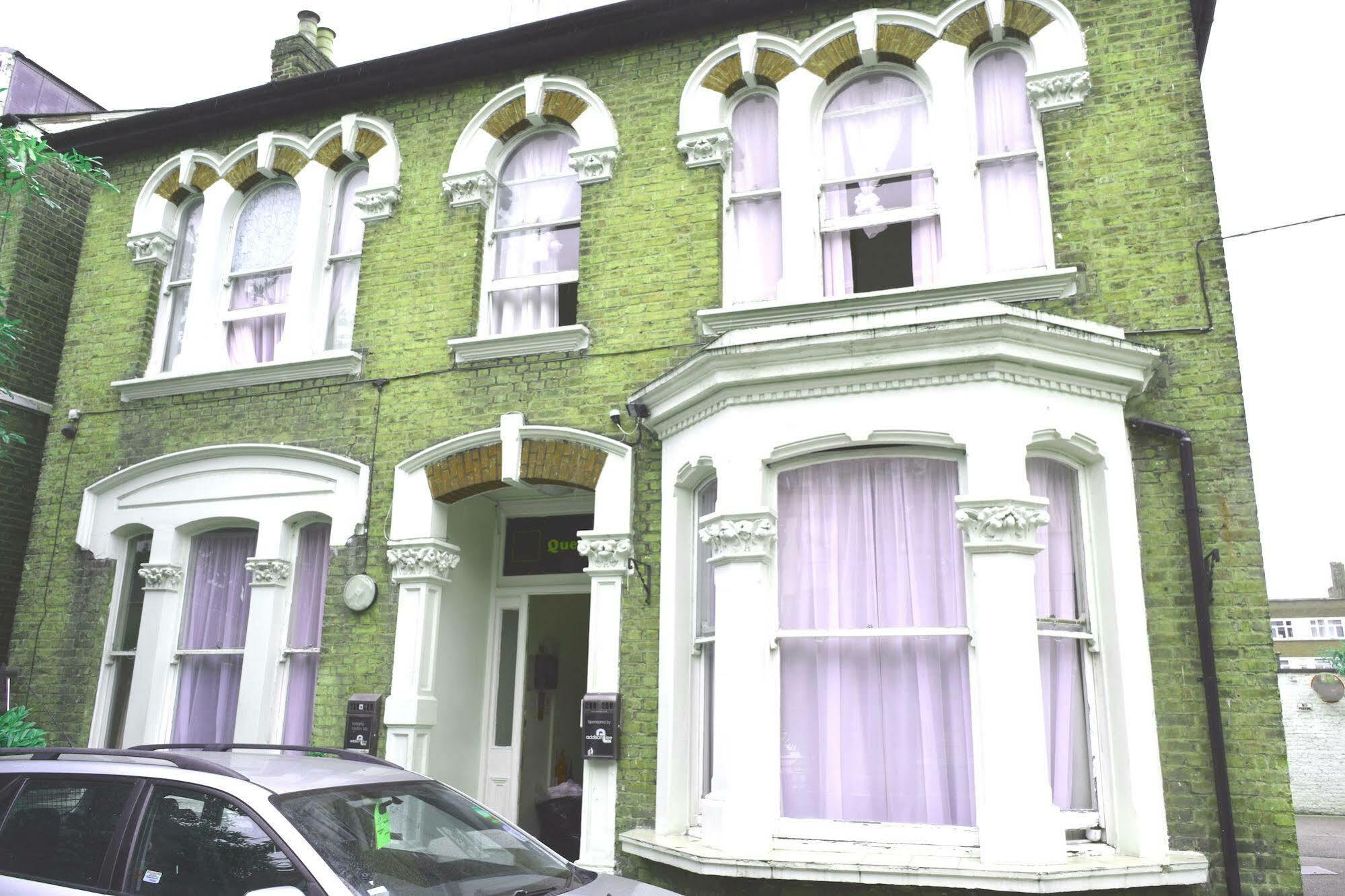 Hotel Queens Drive 3*