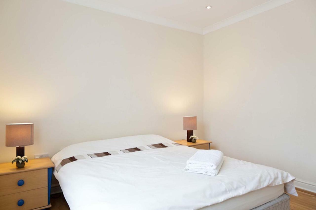 Tottenham - Good For Centre Free Parking And Contractors And Relocators * London