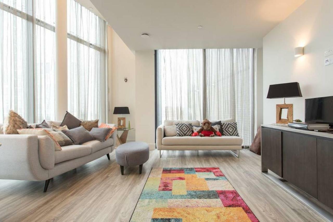 Luxury En-suite Double Room/ W Roof Terrace & Netflix * London