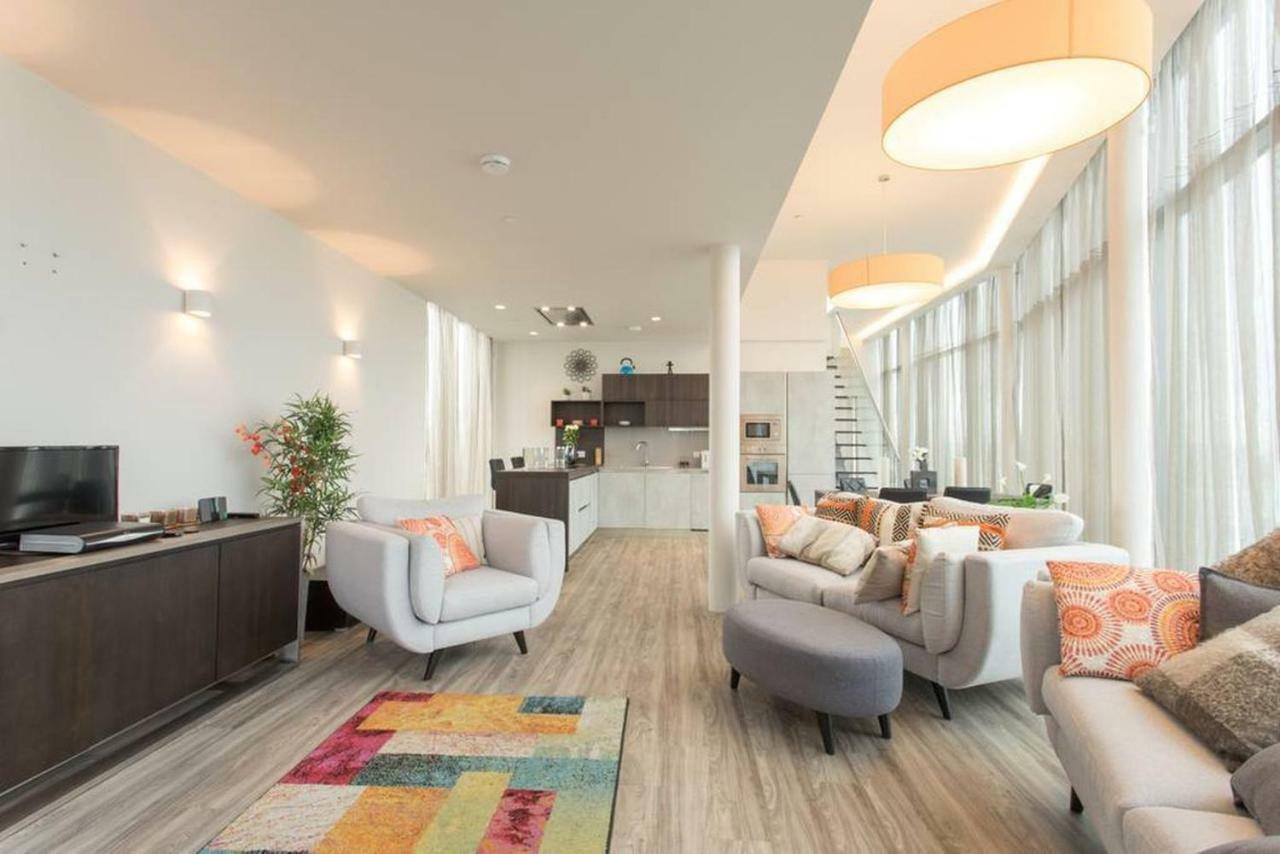 Luxury En-suite Double Room/ W Roof Terrace & Netflix * London