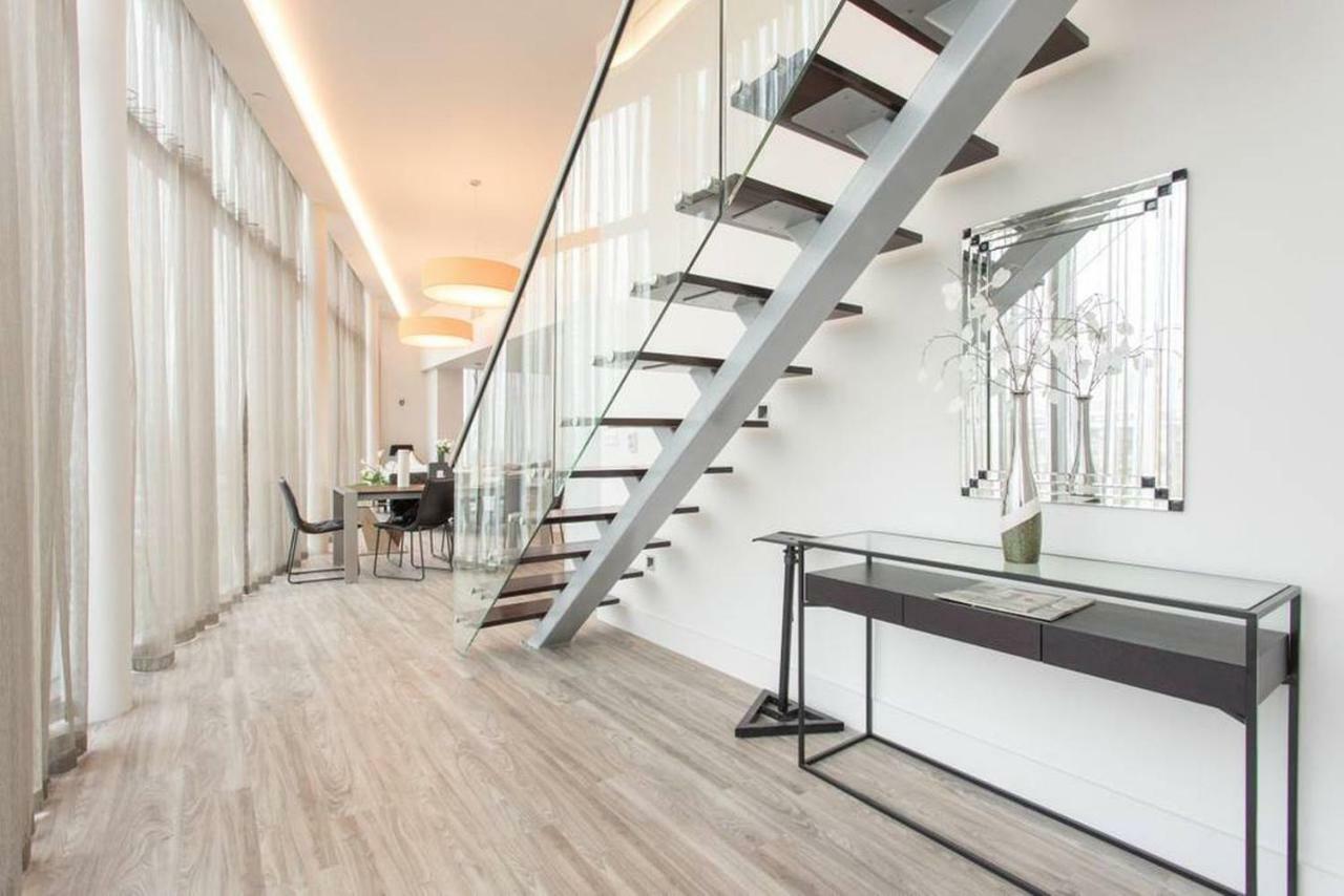 Luxury En-suite Double Room/ W Roof Terrace & Netflix Homestay London