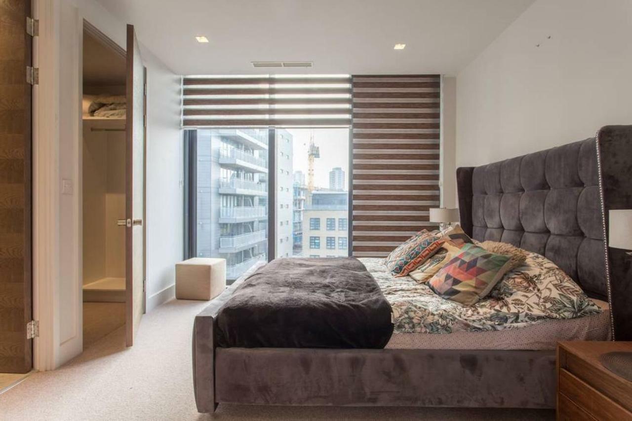 Luxury En-suite Double Room/ W Roof Terrace & Netflix Homestay London