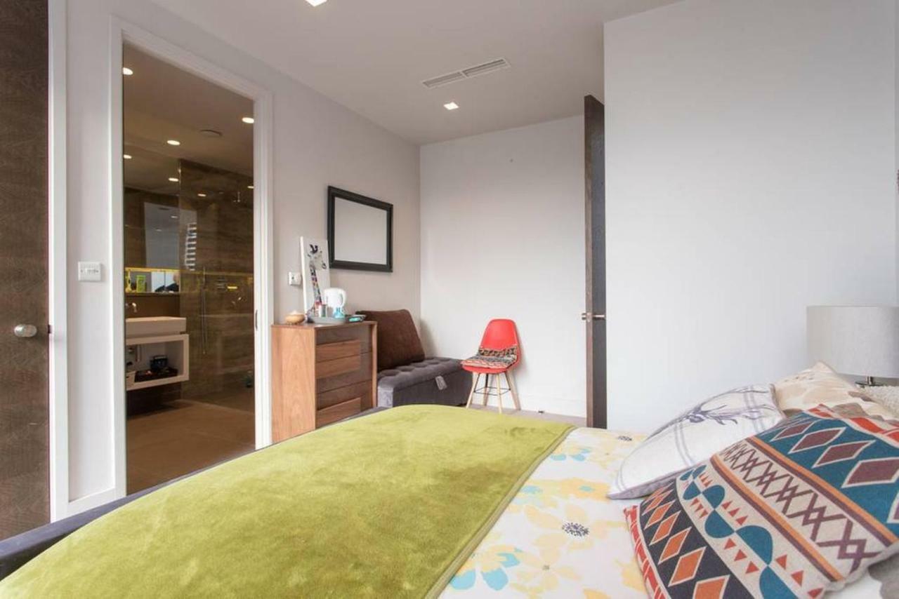 Luxury En-suite Double Room/ W Roof Terrace & Netflix Homestay London