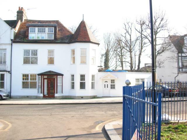 Tottenham - Good For Centre Free Parking And Contractors And Relocators London