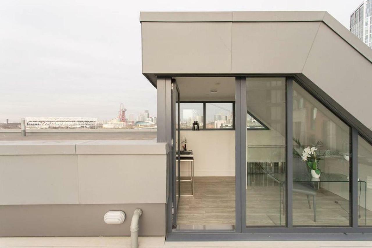 Luxury En-suite Double Room/ W Roof Terrace & Netflix * London