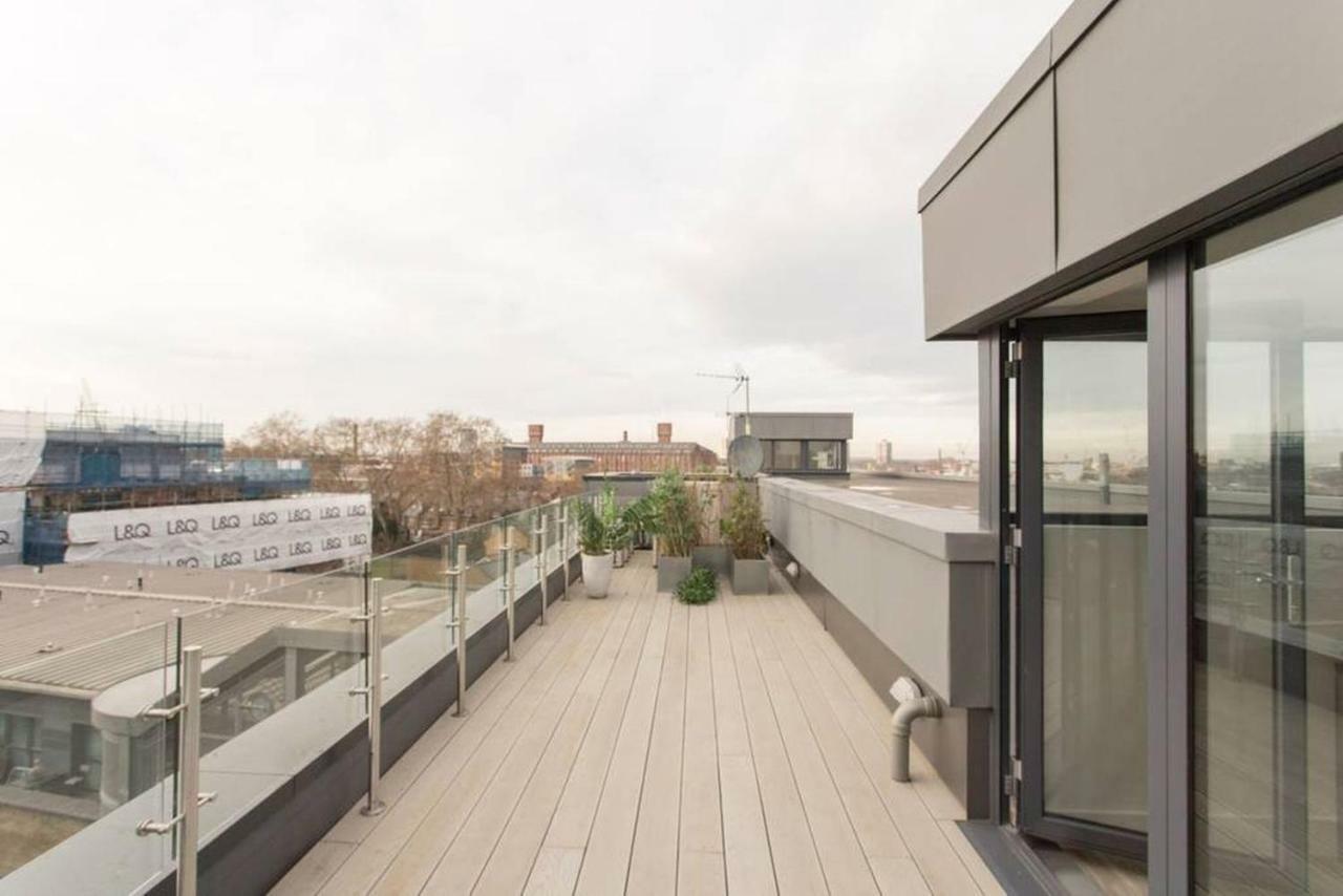 Homestay Luxury En-suite Double Room/ W Roof Terrace & Netflix *