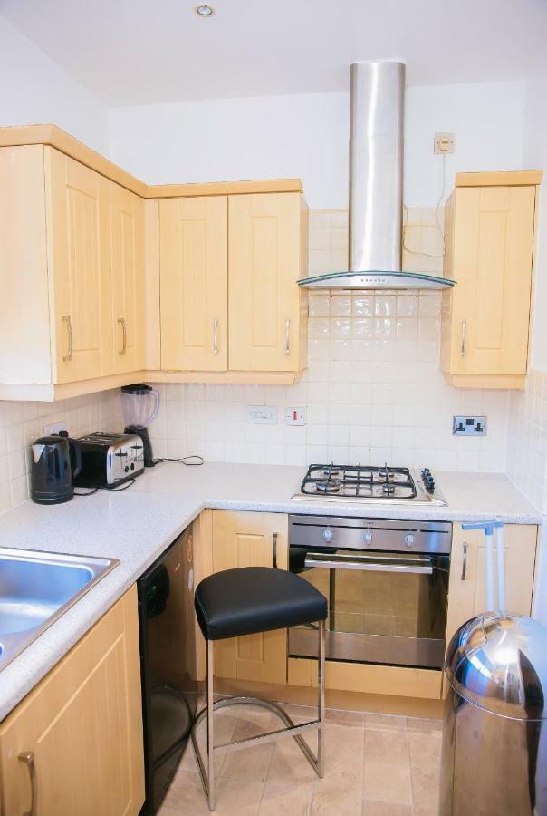Modern 2 Bedroom Apartment *