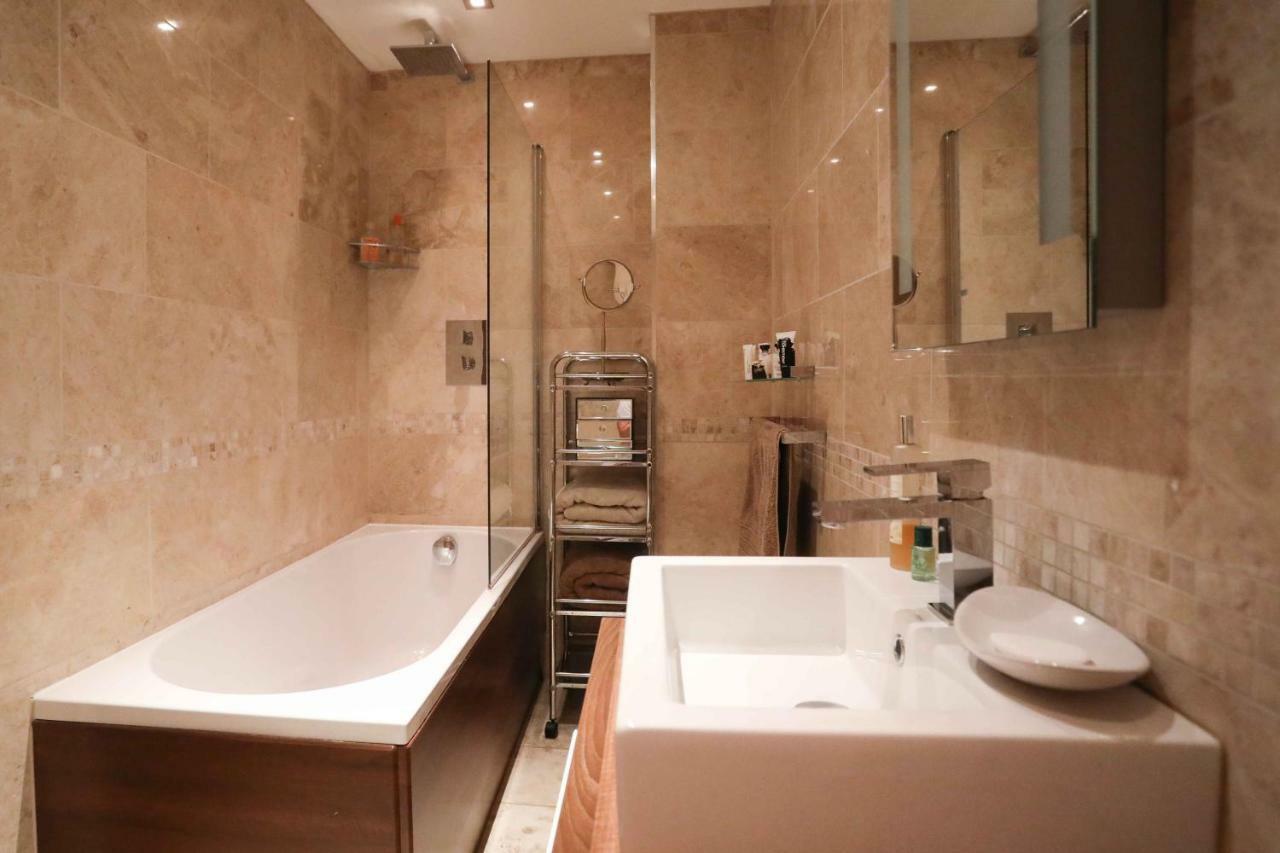 Lovely 2 Bed Garden Flat Warren Street Londen