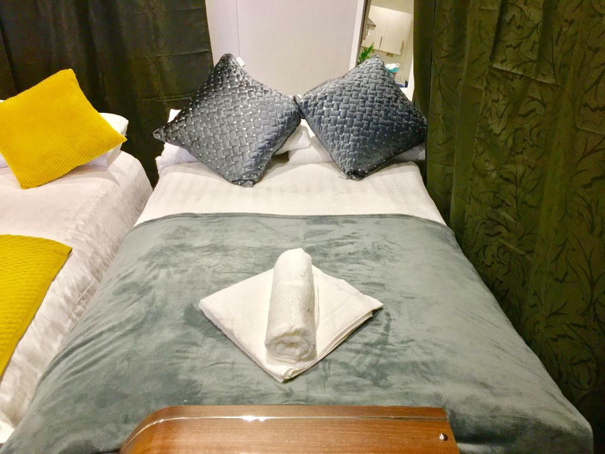 Excel 2 Bedrooms River View Apartment London