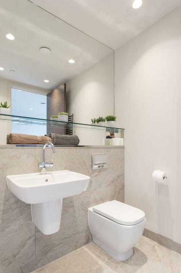 Homestay Luxury En-suite Double Room/ W Roof Terrace & Netflix *