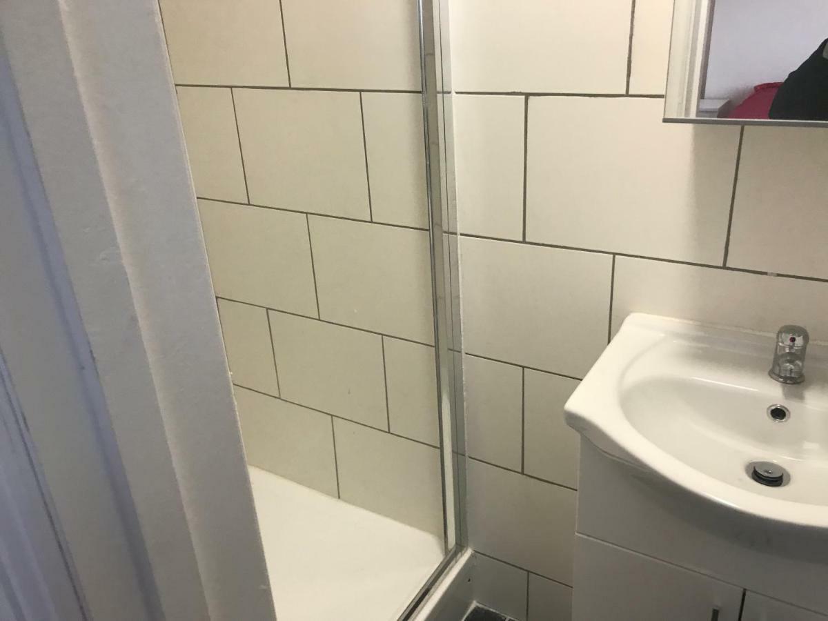 Gladstone Guest house 3*