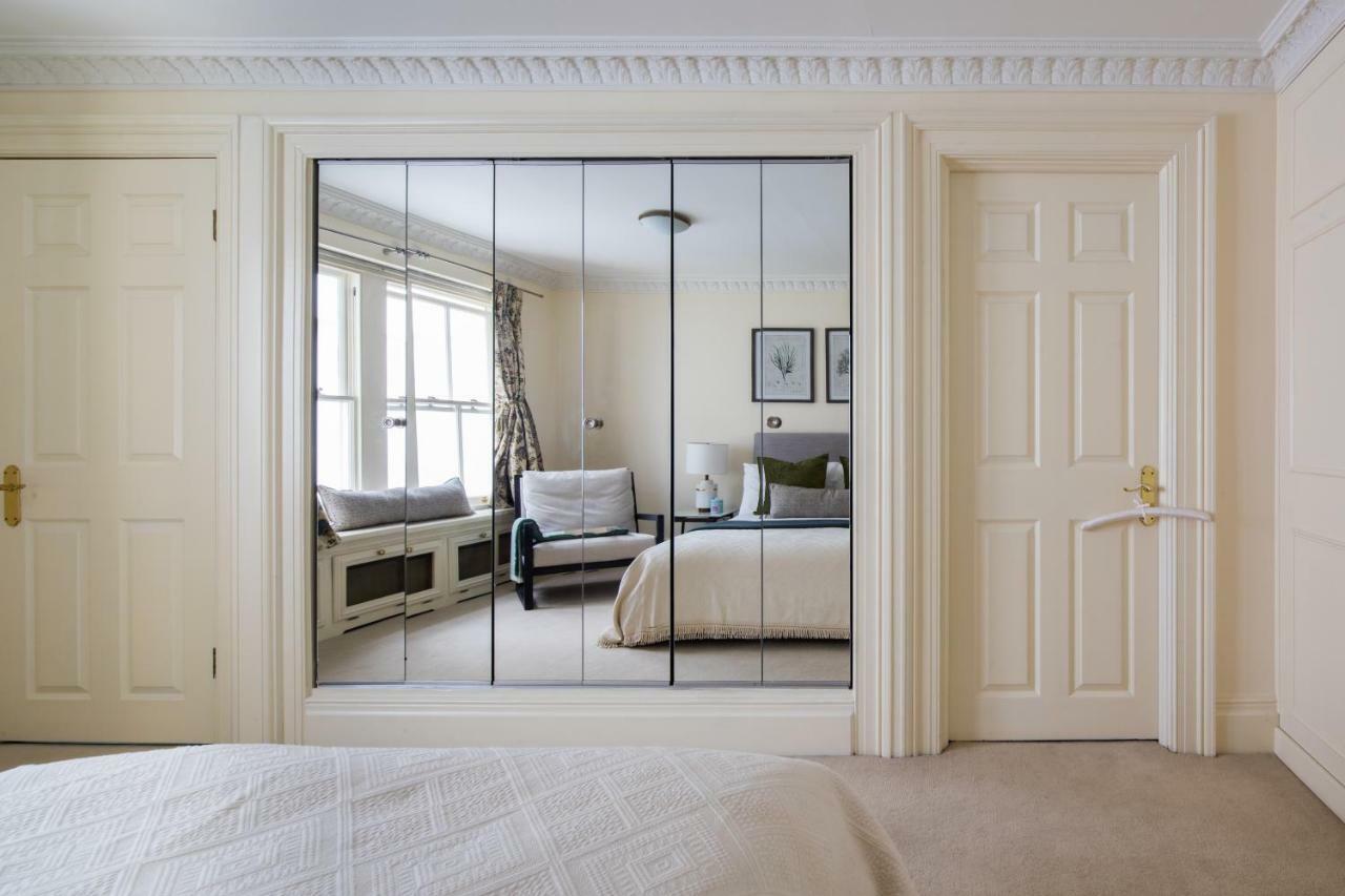 Apartment Cleveland Square Mansions London